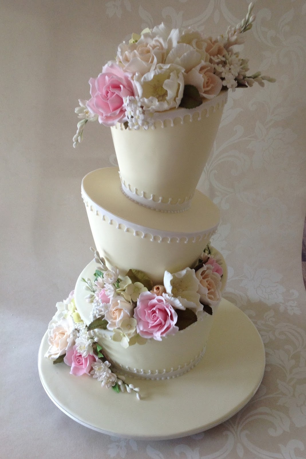 Anna Maria Cake Design Floral mad hatter cake